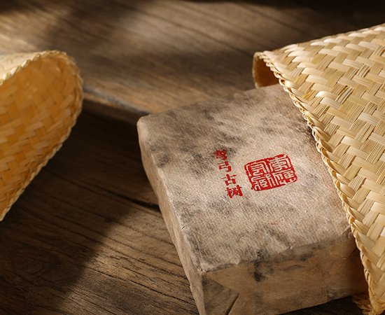 2012年易武弯弓古树厚砖（收藏品）